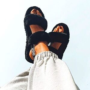 UGG Oh Yeah Double Strap Sandals Fur Slingback Logo Black
